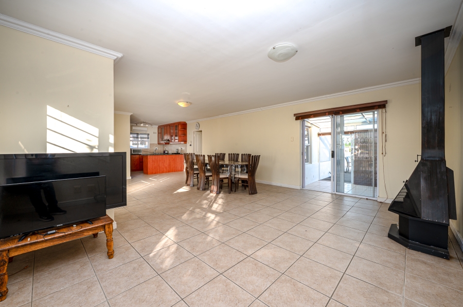 3 Bedroom Property for Sale in Zevenzicht Western Cape